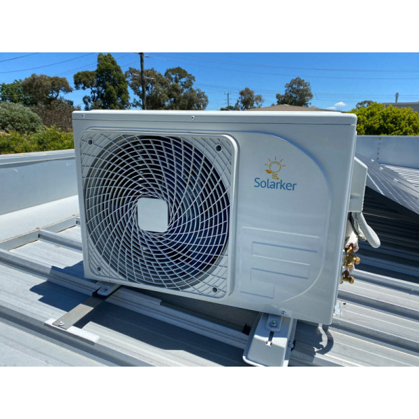 Hybrid ACDC solar air conditioner installation