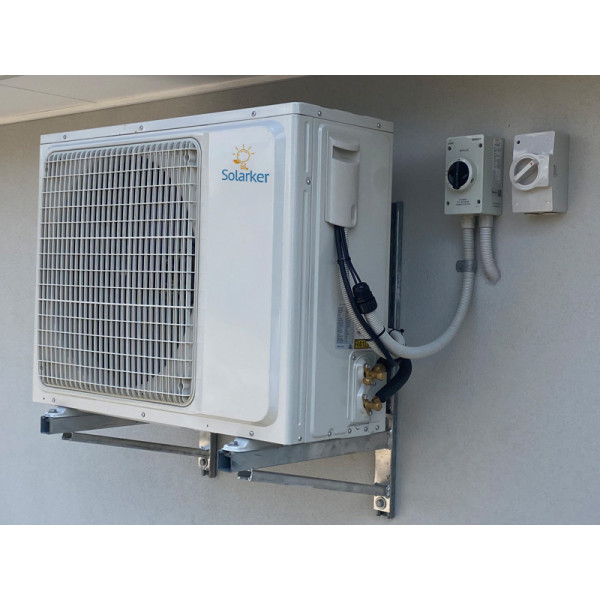 Hybrid ACDC solar air conditioner installation