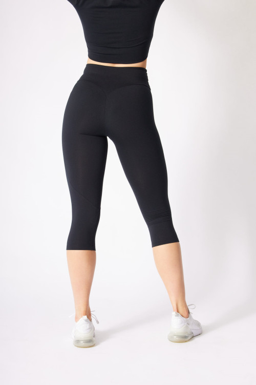 Tummy control solid color yoga capris for ladies with side pockets