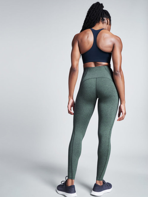 Light weight sweatwicking yoga leggings with hidden pockets