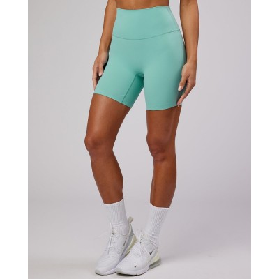 Custom no front seam yoga shorts classic sweat wicking gym shorts