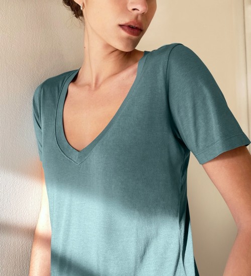 Wholesale cotton jersey T shirts for women with V neckline Casual sportswear