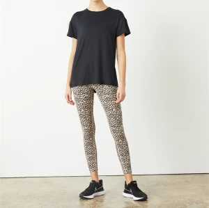 Essentials Women's  Relaxed Fit shirt, Short Sleeve T shirt, Lightweight Crew Neck T Shirt