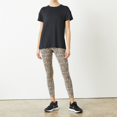 Essentials Women's  Relaxed Fit shirt, Short Sleeve T shirt, Lightweight Crew Neck T Shirt