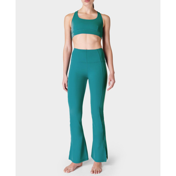 High-waisted super soft flared yoga pants with side pockets