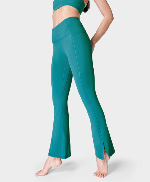 High-waisted super soft flared yoga pants with side pockets