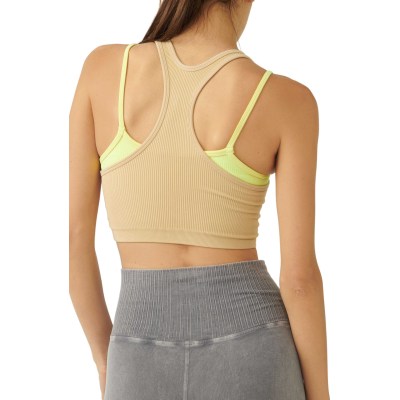 This sports undershirt has a unique design with a color blocking design and uses ribbed fabric to give a sense of comfort