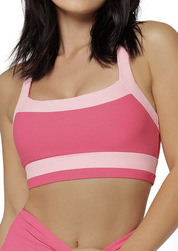 This sports bra is suitable for all-day support levels and has a comfortable ribbed fabric