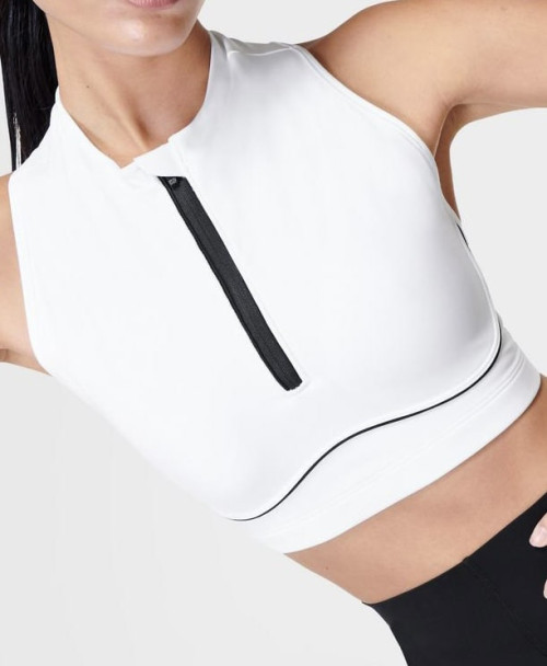 This powerful shaping zipper sports bra provides elasticity, moisture-wicking, and quick-drying properties.