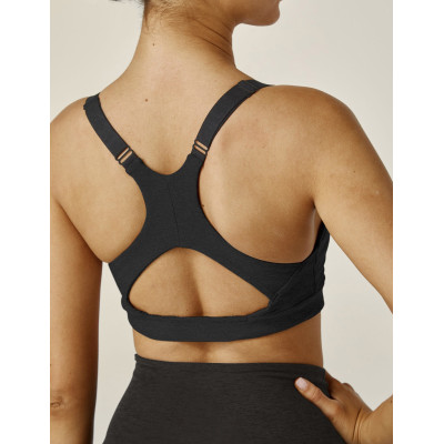 Women's sports bra comes with a strong mesh lining that provides above medium support and is uniquely designed to fit a variety of body types