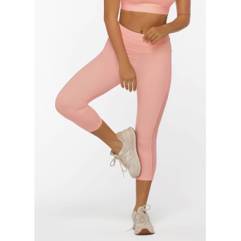 The 7/8 leggings provide support for your hips, and the mesh fabric at the waist protects and supports your core during exercise while keeping you cool!