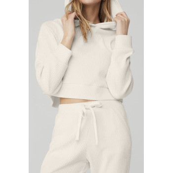 Crafted from a soft ribbed knit, this hoodie has a relaxed fit and is suitable for many occasions.