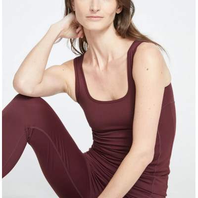 Naked feeling regular length padded tank top square neck slim fit longline sports bra