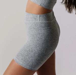 Medium waist compressive biker shorts basic design moisture-wicking basic fitness gym shorts