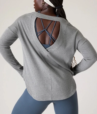 Women's new athleisure style sweatshirts with curved hem crewneck pullover hoodies with thumb hole