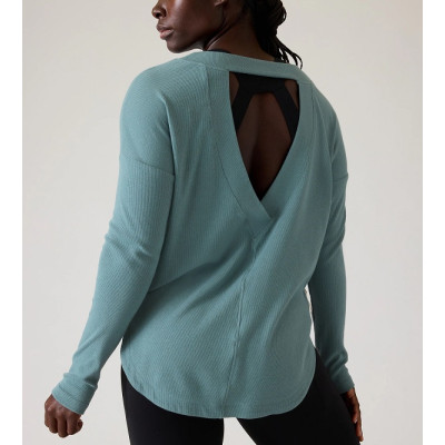 Women's new athleisure style sweatshirts with curved hem crewneck pullover hoodies with thumb hole