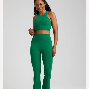 2024 New RTS full coverage crop top and flared leggings pants compressive yoga outfits
