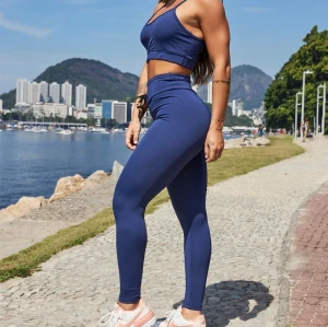 Crew neck medium support sports bra with spaghetti straps racerback fitness bra