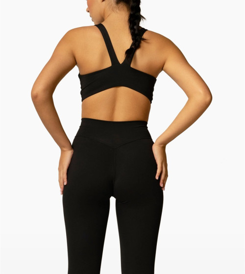 The medium support u neckline sports bra with elastic hem