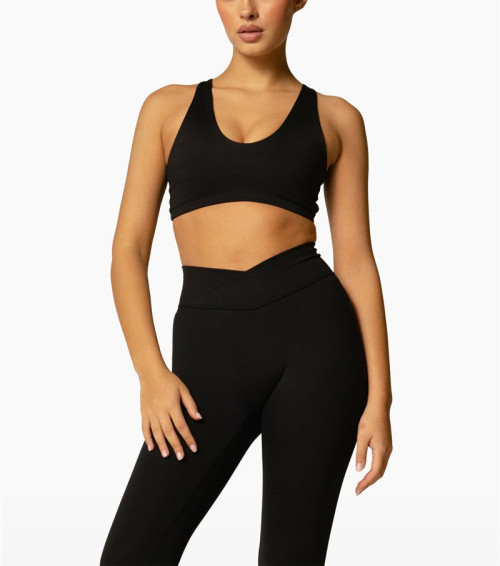 The medium support u neckline sports bra with elastic hem