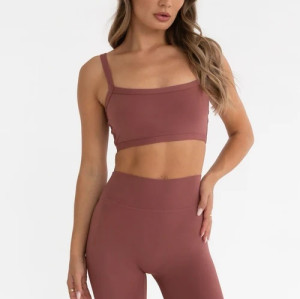 Light weight moisture-wicking sports bra with adjustable strape