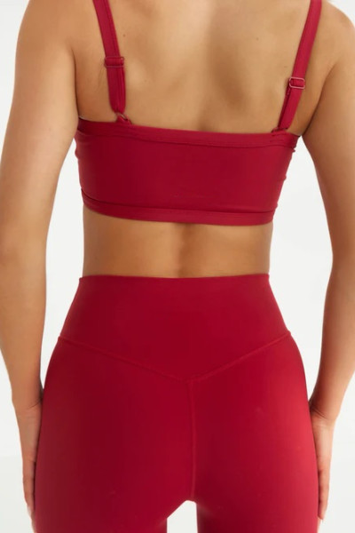 Light weight moisture-wicking sports bra with adjustable strape