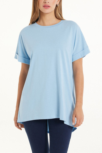 Lightweight cotton t shirts with curved hem hip length relaxed fit tees