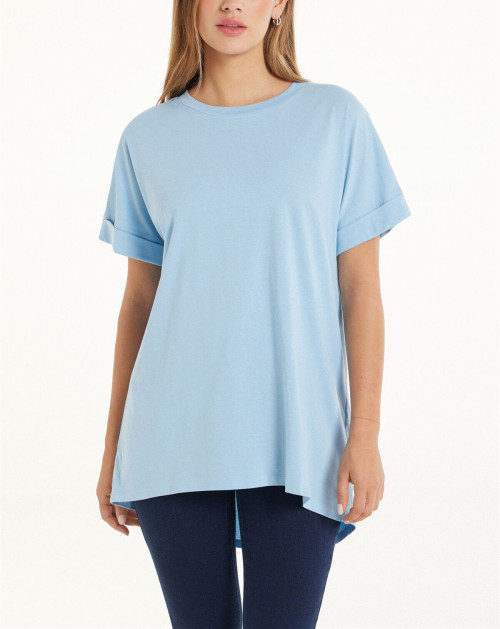 Lightweight cotton t shirts with curved hem hip length relaxed fit tees