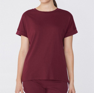 Lightweight cotton t shirts with curved hem hip length relaxed fit tees