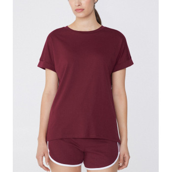 Lightweight cotton t shirts with curved hem hip length relaxed fit tees