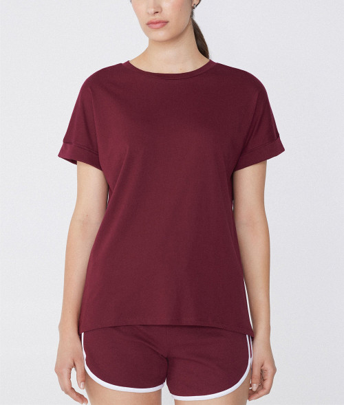 Lightweight cotton t shirts with curved hem hip length relaxed fit tees