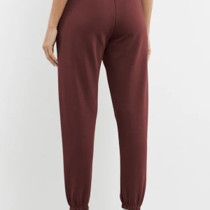 Women's athleisure style cozy fit joggers oversized running sweatpants with drawstring