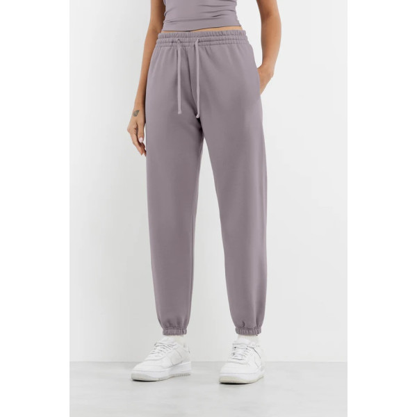 Women's athleisure style cozy fit joggers oversized running sweatpants with drawstring