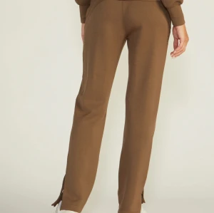 Adjustable waist wide leg jogger pants with side pockets