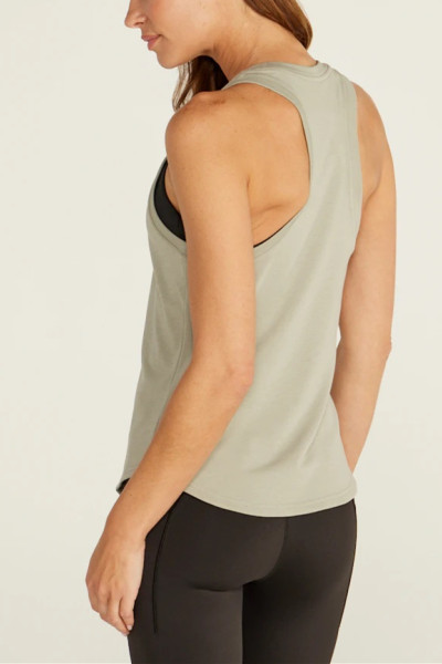 Quick dry scoop neck fitness vests with racerback design