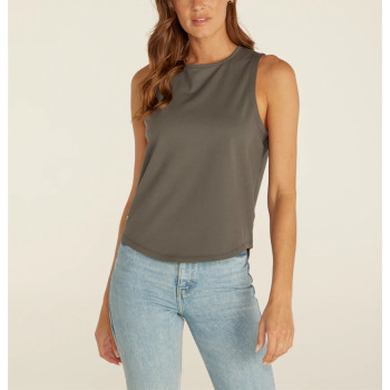 Lightweight moisture wicking loose fit sleeveless t shirts with curvy hem