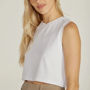 Sleeveless lightweight cotton cropped tops relaxed fit tank top