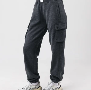 Women's mid rise cotton fleece cargo pants with side pockets