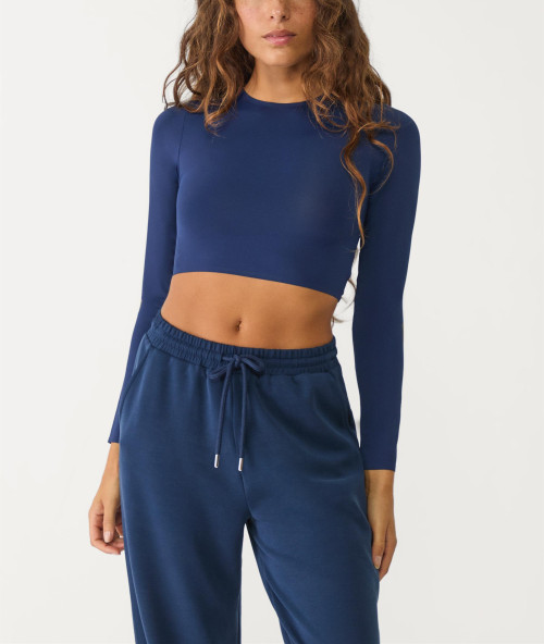 Long sleeve slim fit cropped t shirts crew neck moisture wicking tees