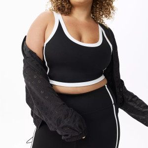 Women's plus size medium support sports bra with removable padding color block scoop neck yoga bra