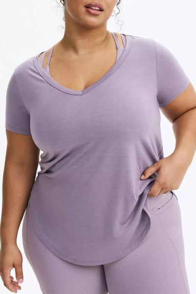 Lightweight v neck short sleeve t shirts with curved hem