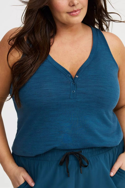 Plus size V neck slim fit sleeveless t shirts lightweight hip length tank