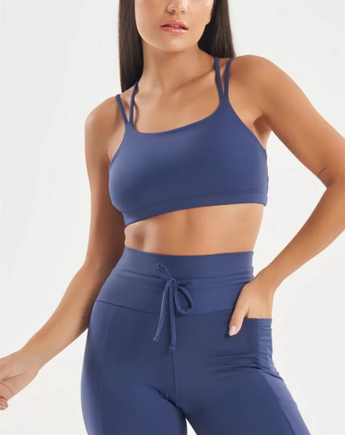 Women's medium impact strappy back sports bra with removable paddings