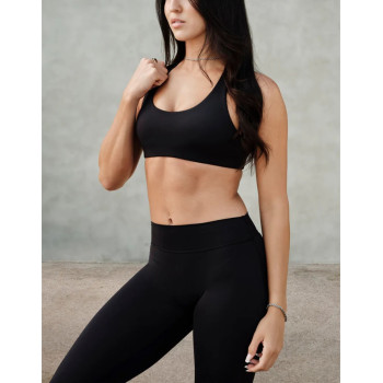 Women's classic cross back sports bra with removable paddings