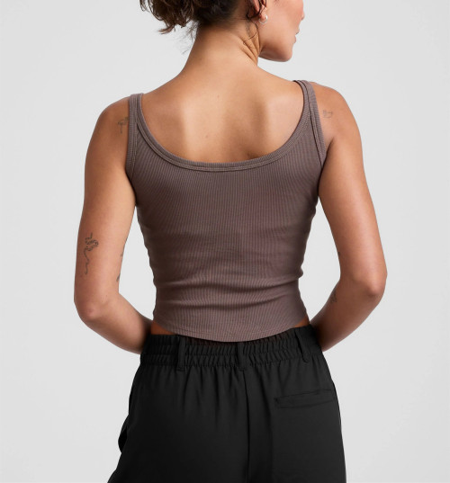 Classic scoop neck slim fit rib tank with curvy hem