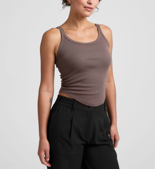 Classic scoop neck slim fit rib tank with curvy hem