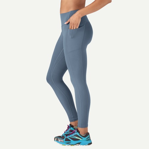 Women's form fitting 7/8 length fitness tights with side pockets