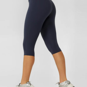High rise compressive 3/4 leggings with back pockets butt lifting fitness tights