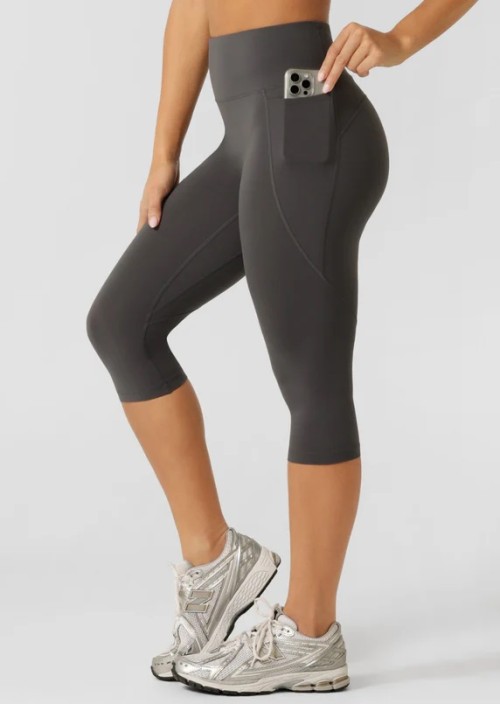 Tummy control compressive capris with side pockets flattering butt lifting fitness tights