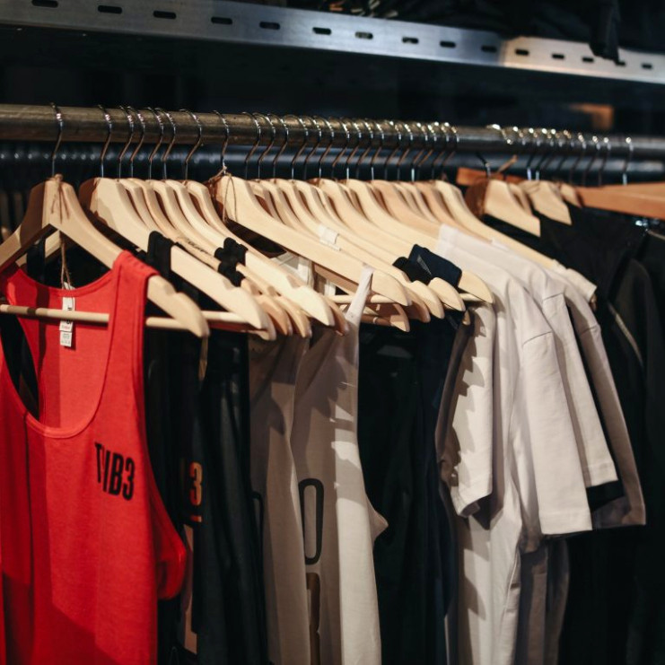 What to Consider When Choosing a Sportswear Manufacturer